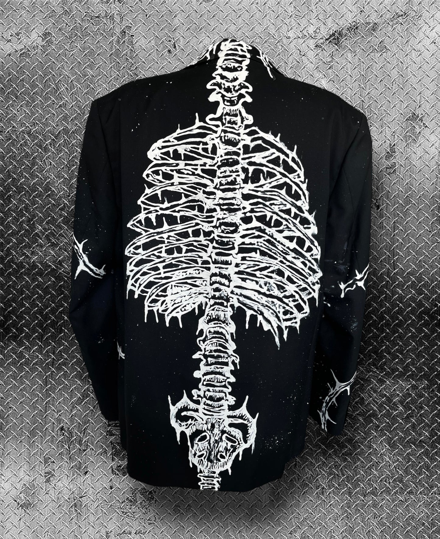 Unisex blazer with ribs and spine