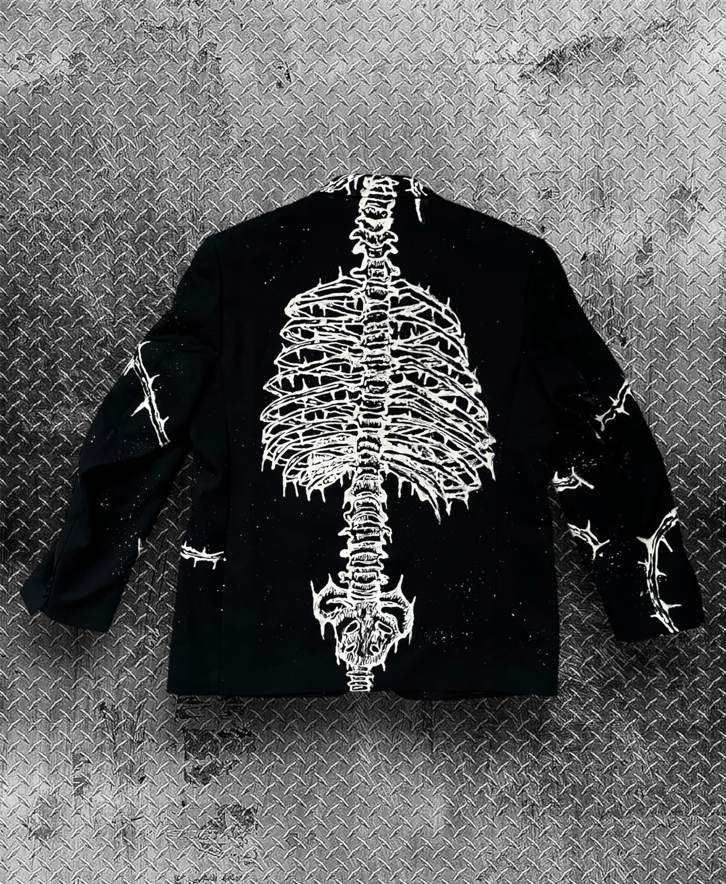 Unisex blazer with ribs and spine