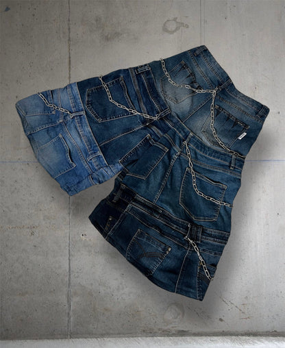 Baggy mid calf jeans with chains and drawings