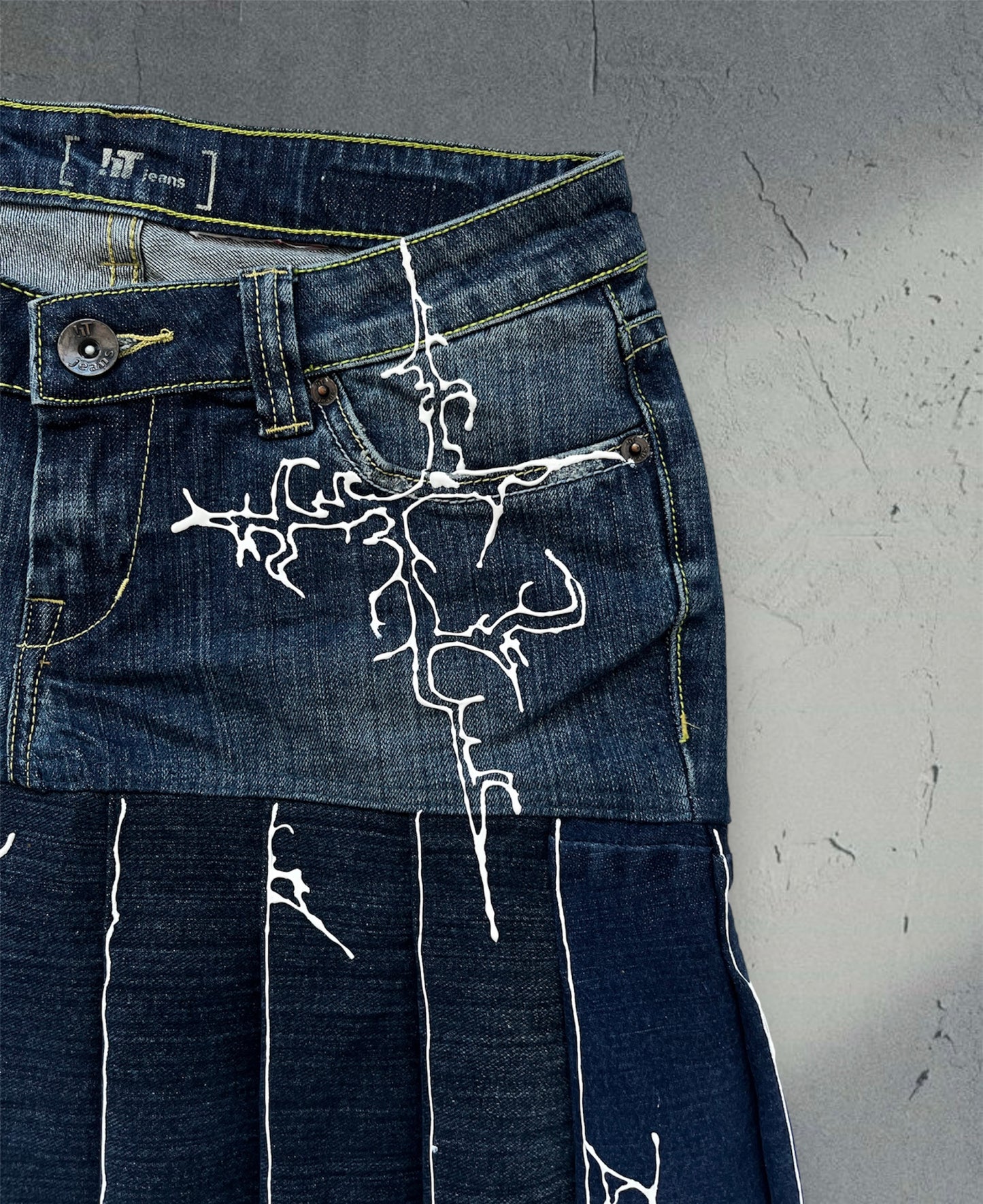 Pleated denim skirt with 3D art