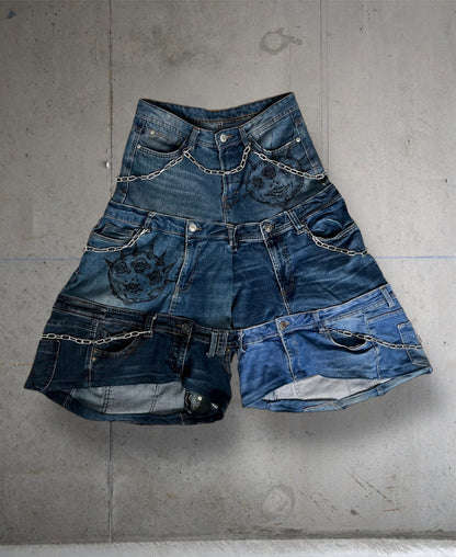 Baggy mid calf jeans with chains and drawings