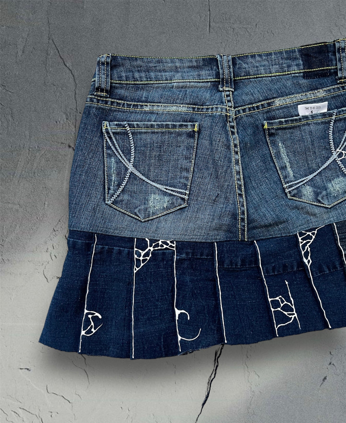 Pleated denim skirt with 3D art