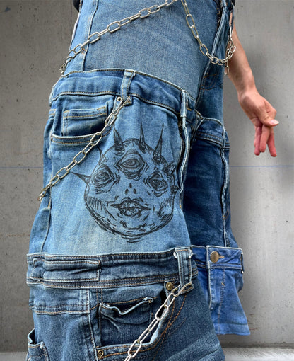 Baggy mid calf jeans with chains and drawings