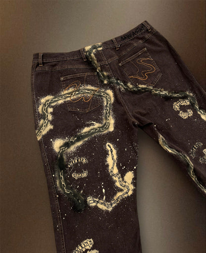“Teeth chains” bleached brown trousers