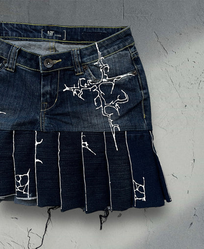 Pleated denim skirt with 3D art