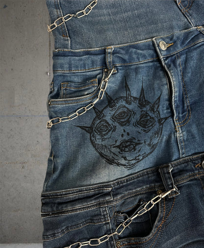 Baggy mid calf jeans with chains and drawings