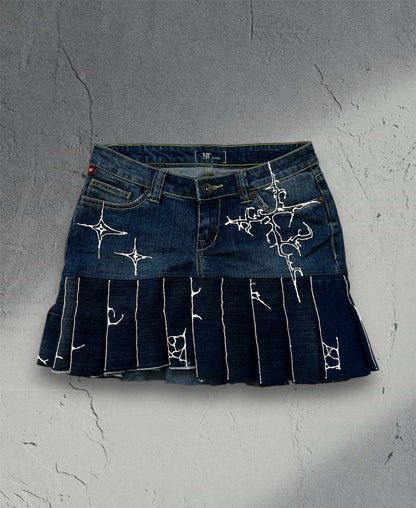 Pleated denim skirt with 3D art