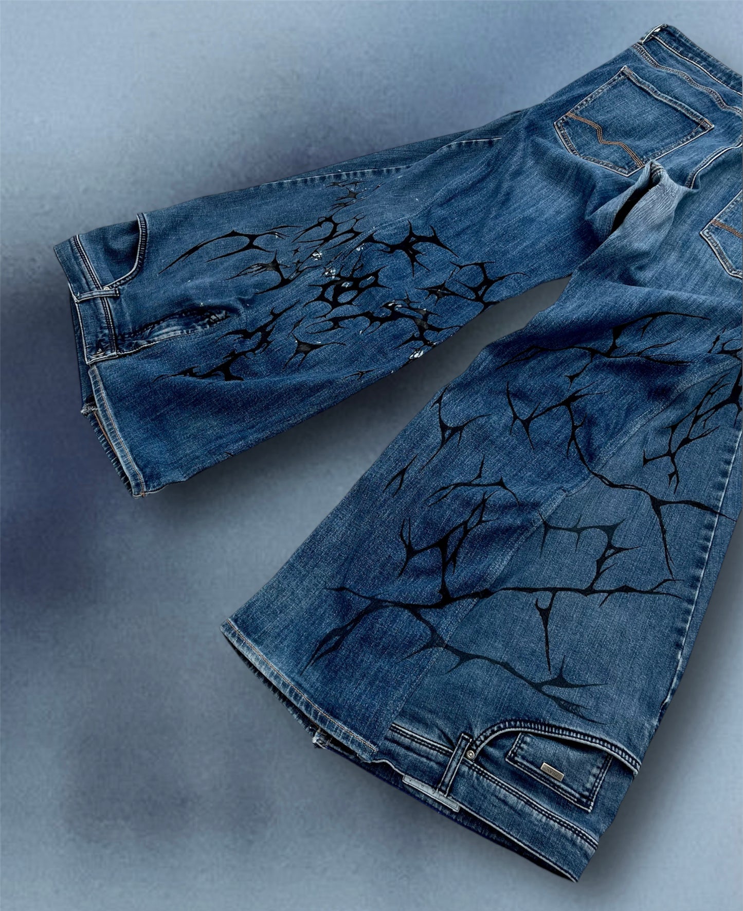 “Arrofor” upcycled jeans