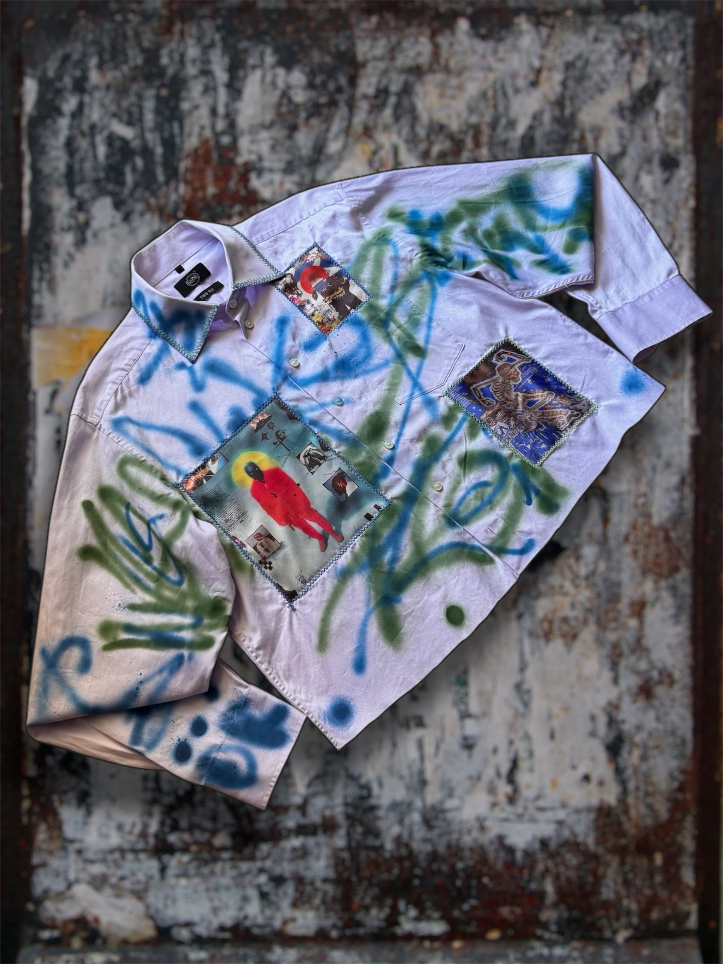 Sprayed light purple shirt with art pictures