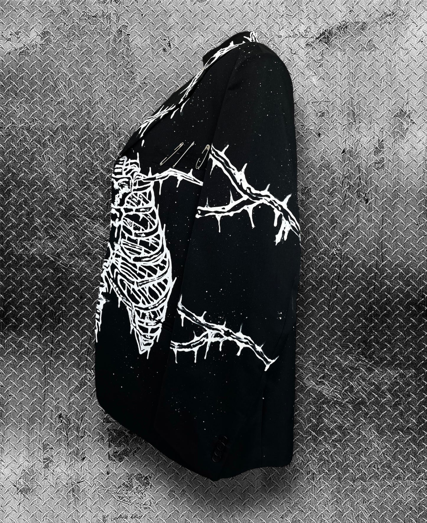 Unisex blazer with ribs and spine